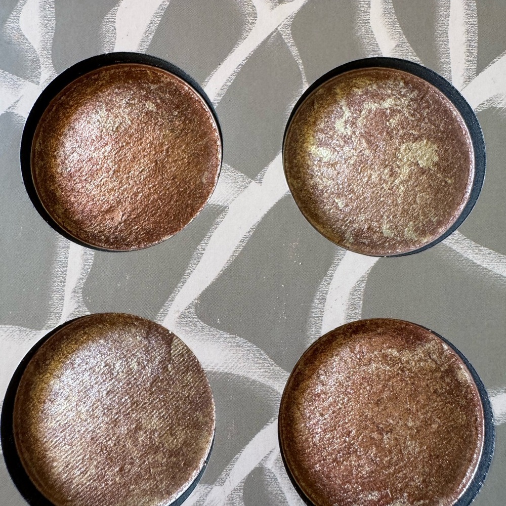 BH Cosmetics Bronzer & Contour Palette